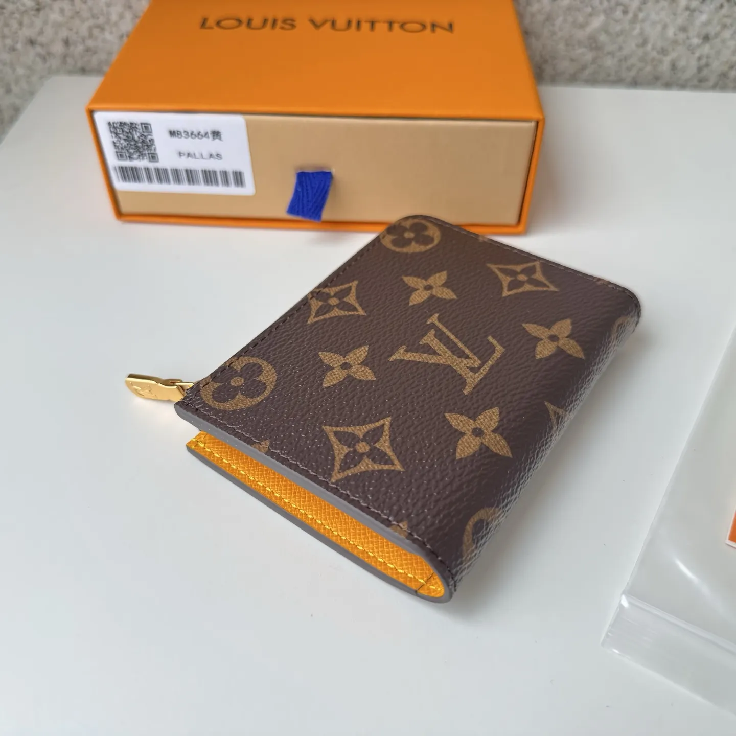 Louis Vuitton Noah Yellow 11cm view 2