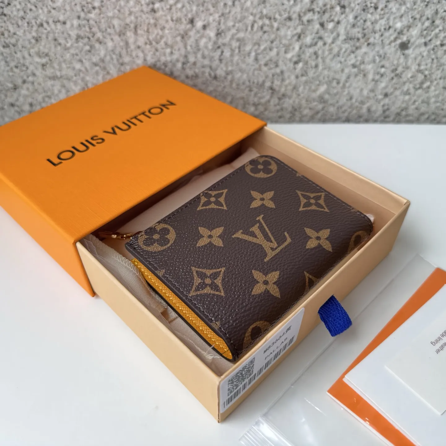 Louis Vuitton Noah Yellow 11cm view 3