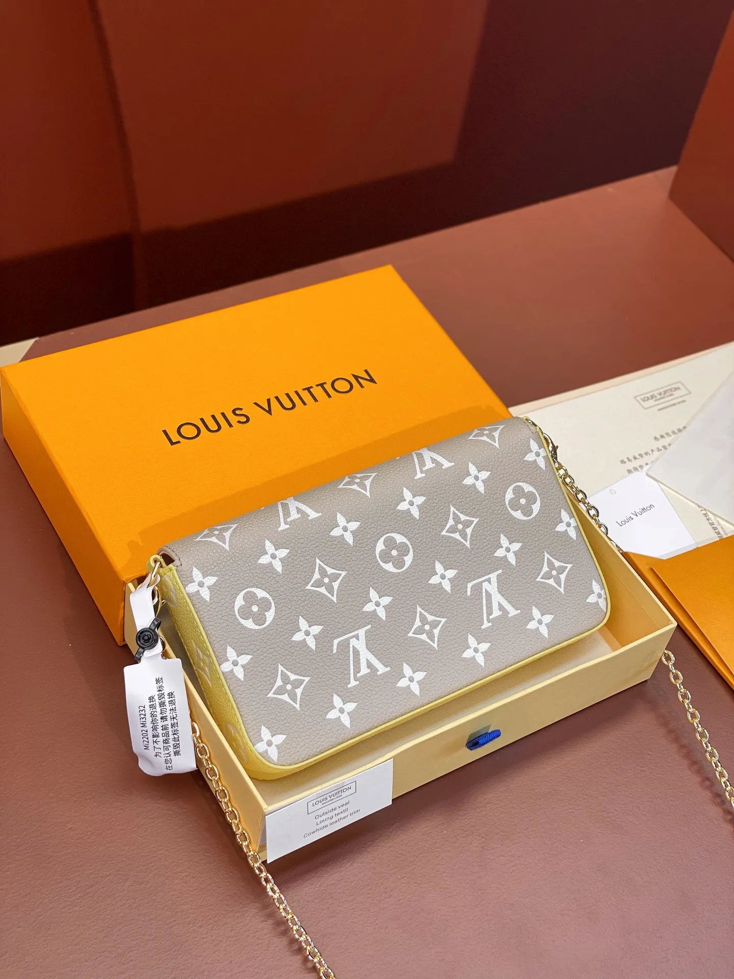 Louis Vuitton Pochette Felicie view 4