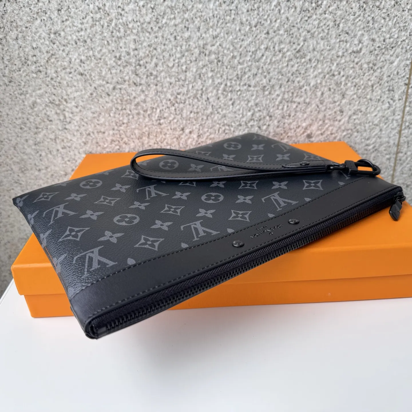 Louis Vuitton Pochette To-Go Black 30cm view 4