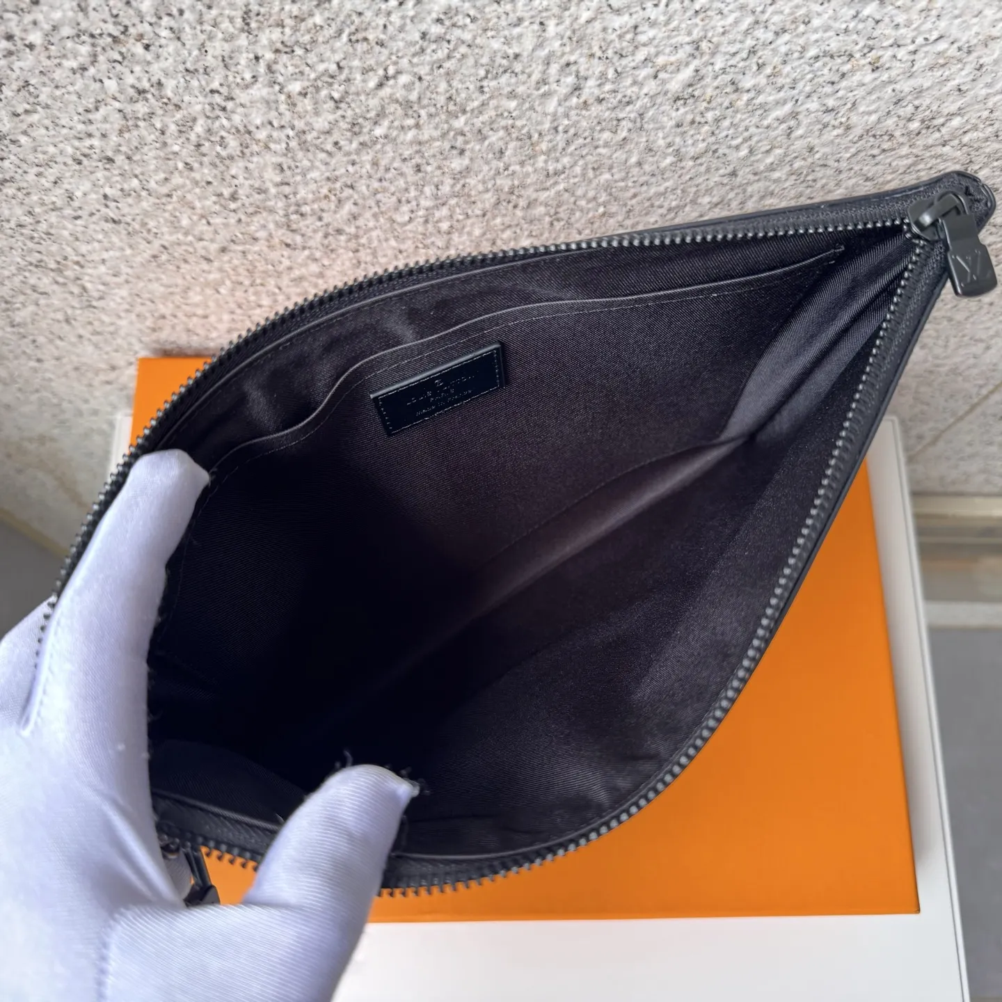 Louis Vuitton Pochette To-Go Black 30cm view 5