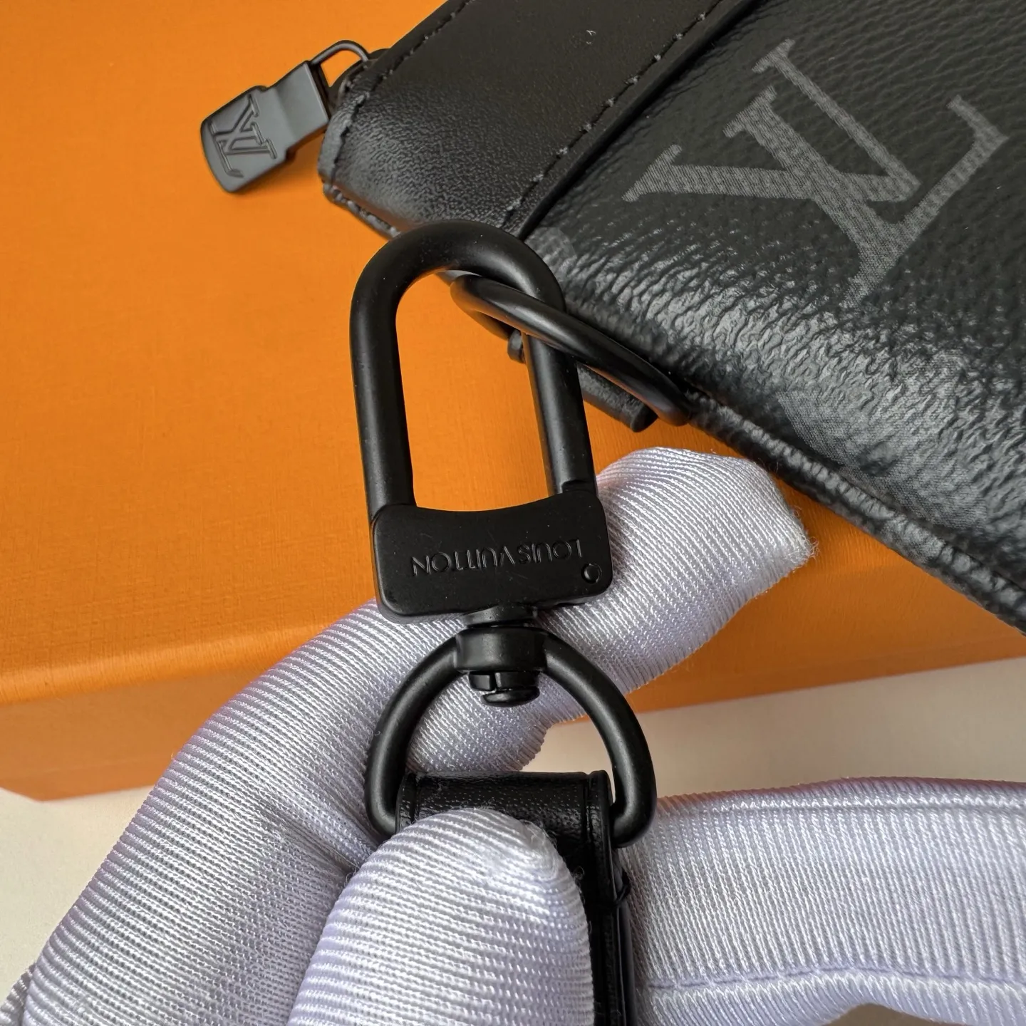 Louis Vuitton Pochette To-Go Black 30cm view 8
