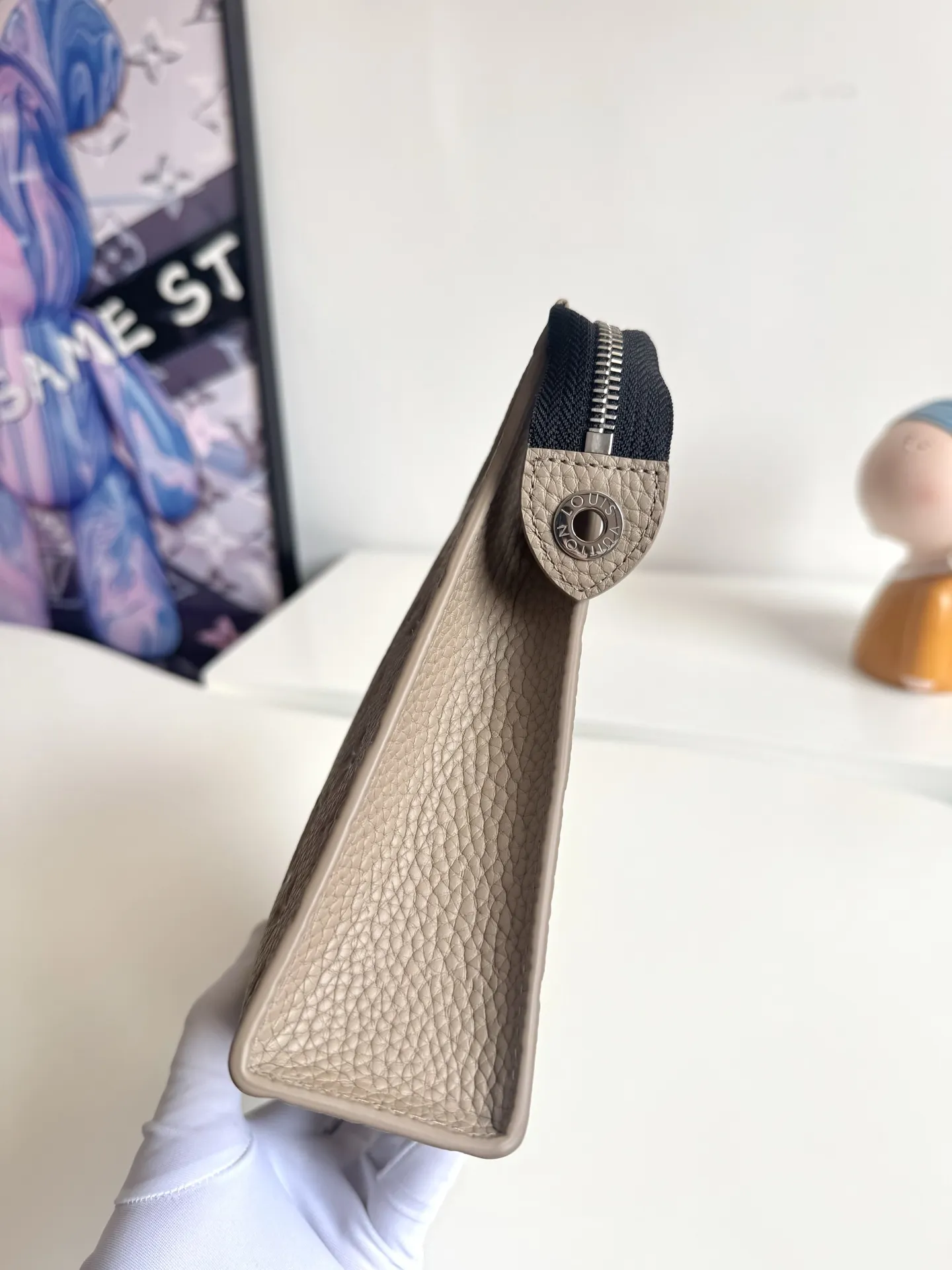 Louis Vuitton Pochette Voyage Grey Medium view 4