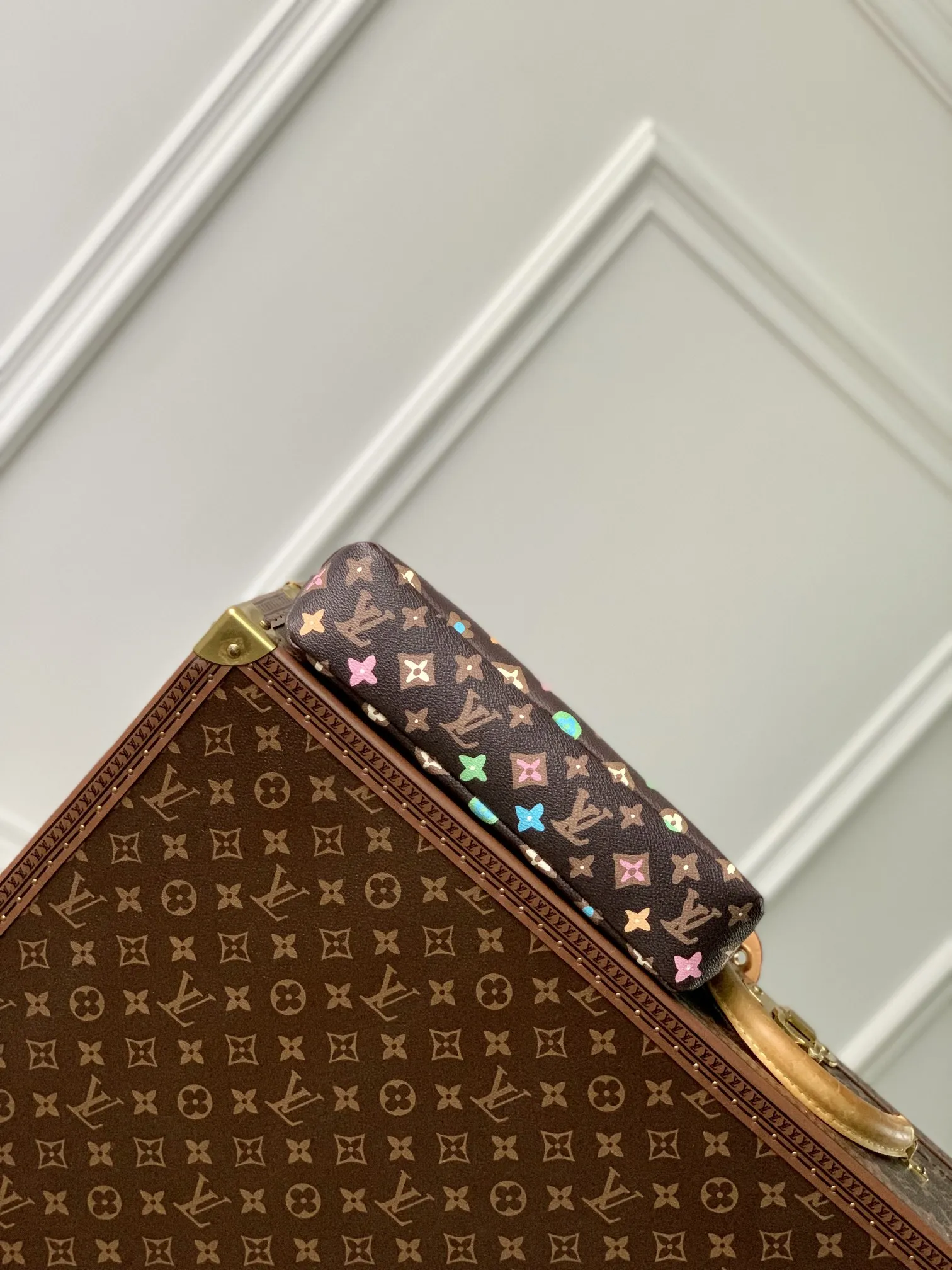 Louis Vuitton Pochette Voyage Monogram Eclipse 32cm view 4