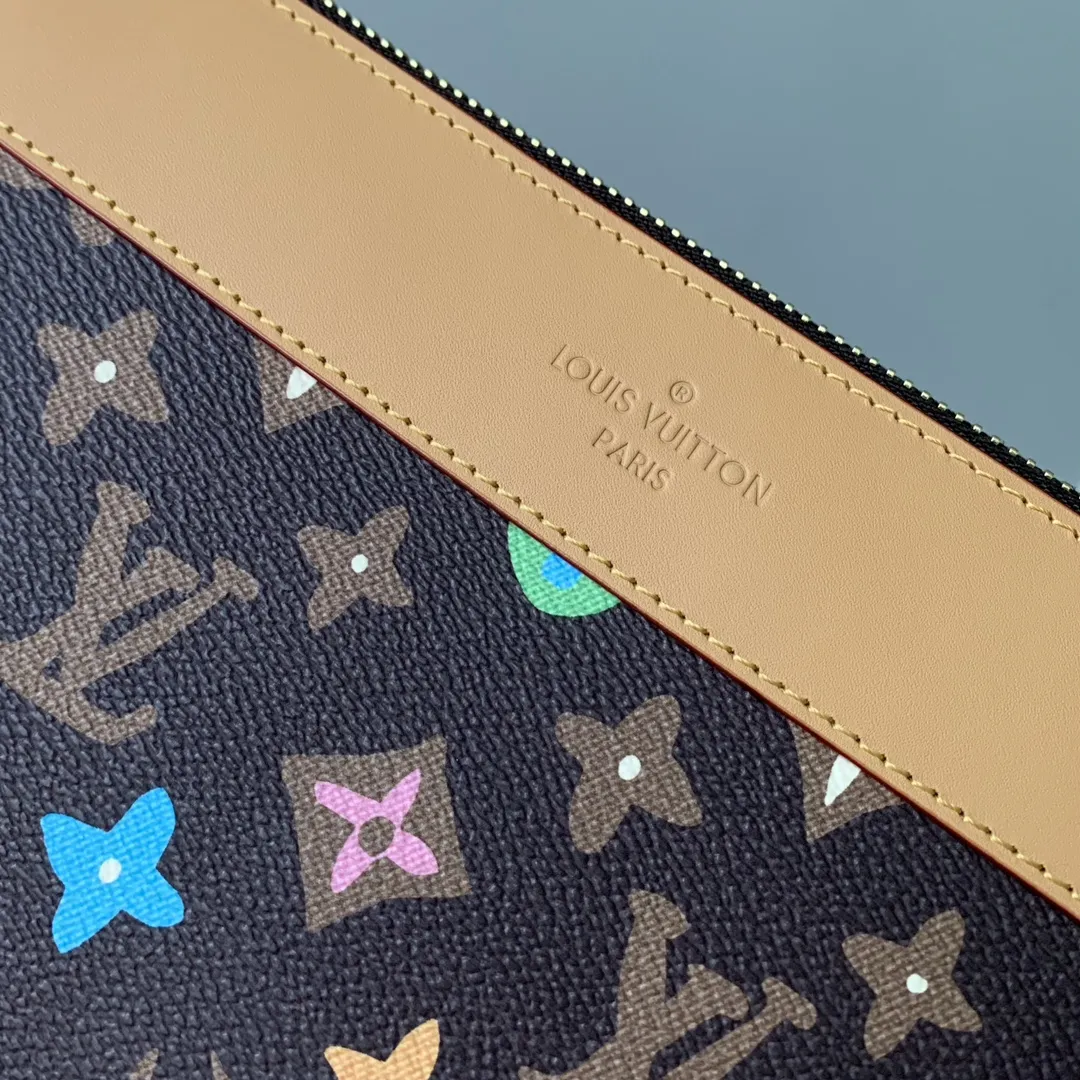 Louis Vuitton Pochette Voyage Monogram Eclipse 32cm view 6