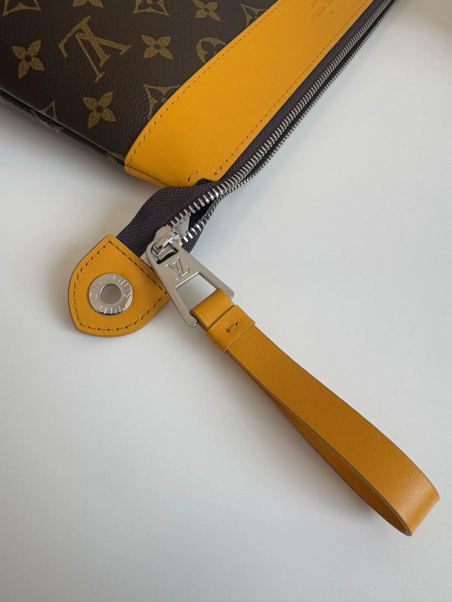 Louis Vuitton Pochette Voyage Souple Yellow 30cm view 5