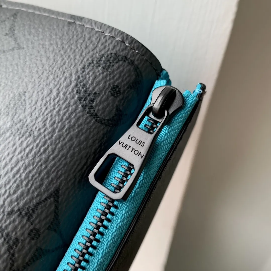 Louis Vuitton Portefeuille Pilot Gray view 4