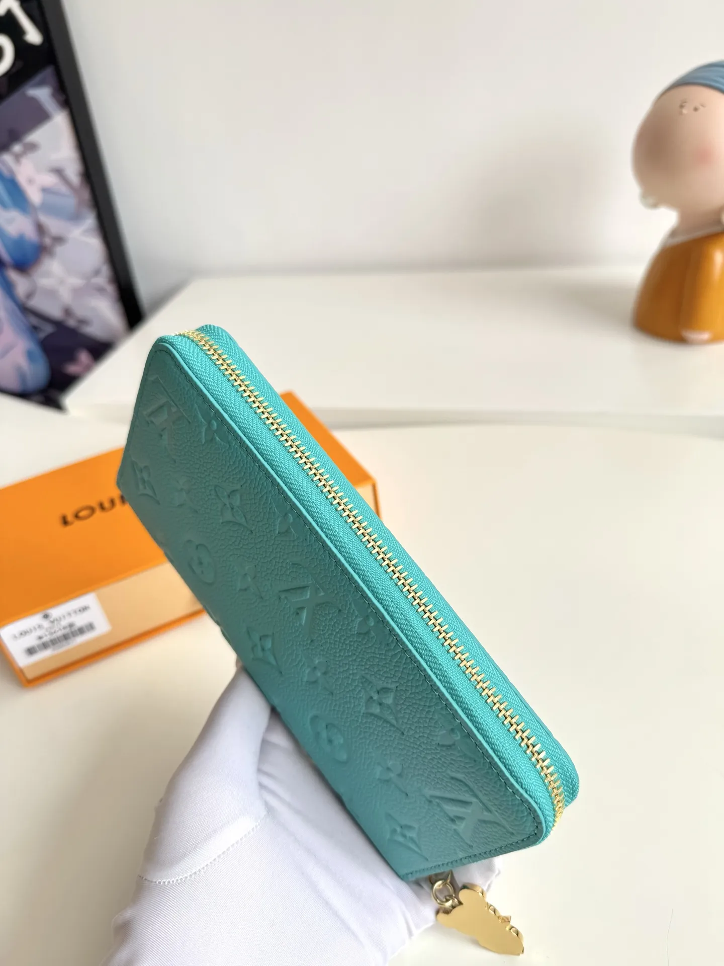 Louis Vuitton Zippy Blue 19.5cm view 3