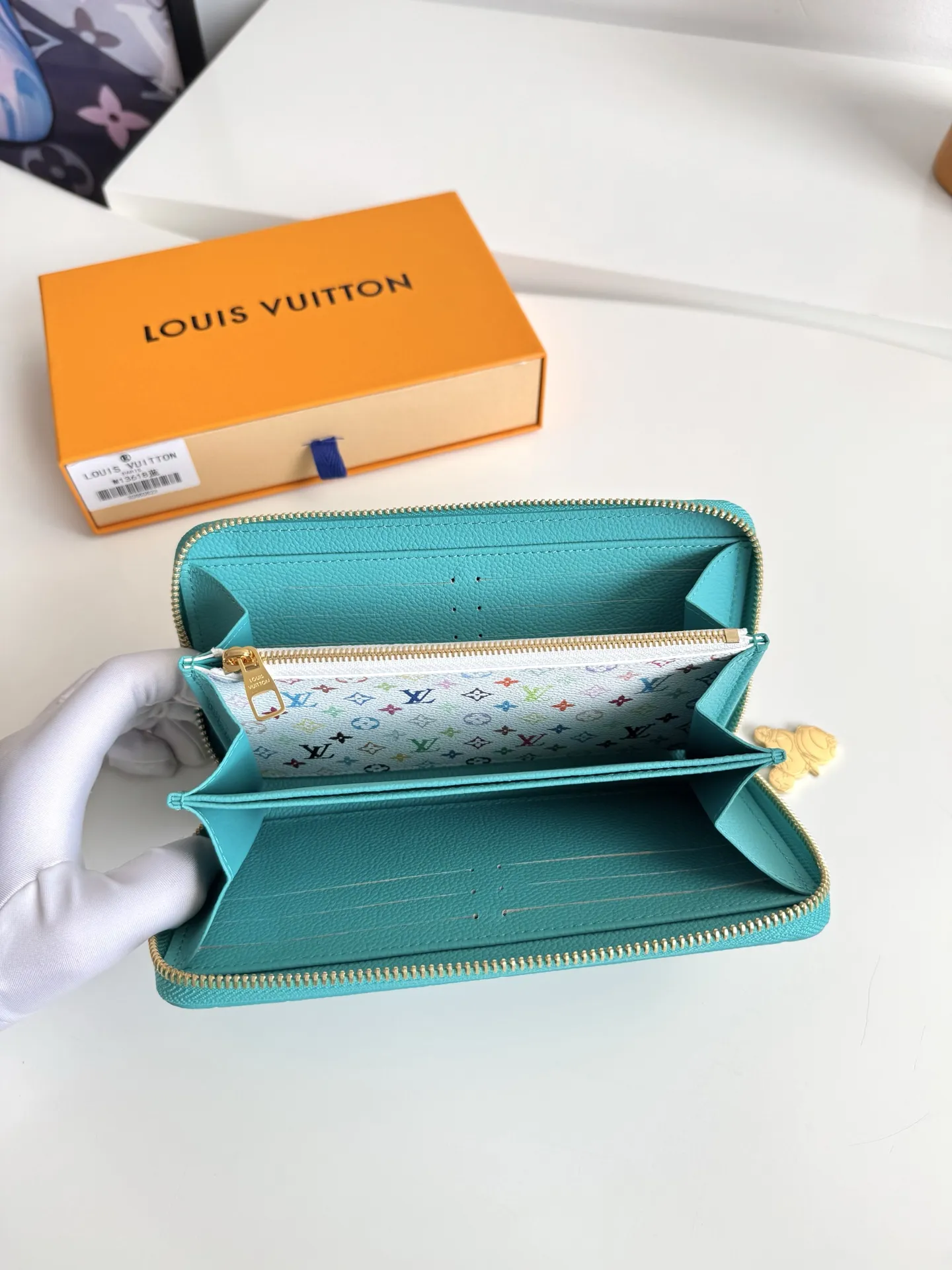 Louis Vuitton Zippy Blue 19.5cm view 7