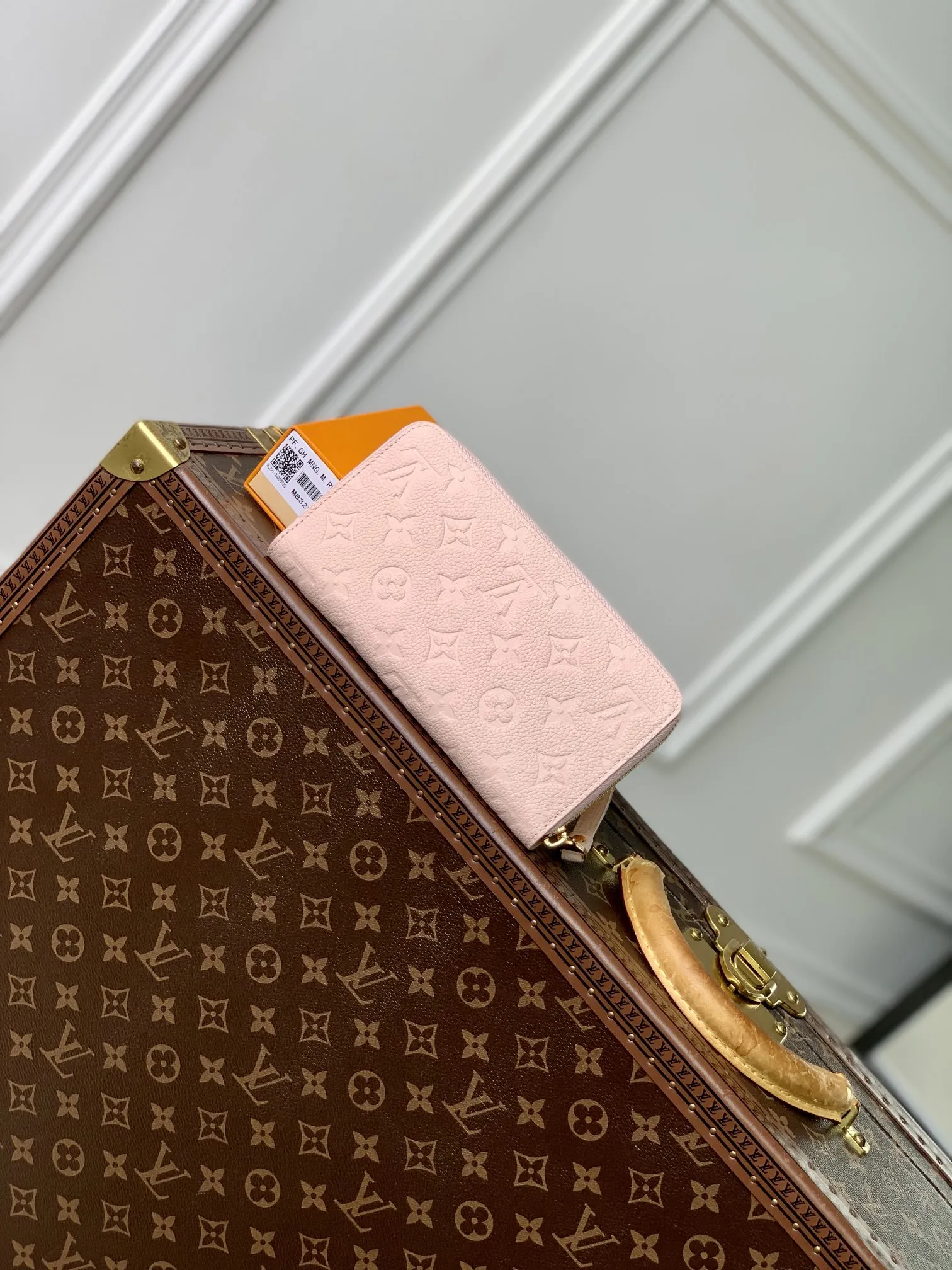 Louis Vuitton Zippy Wallet Pink 19.5cm view 2
