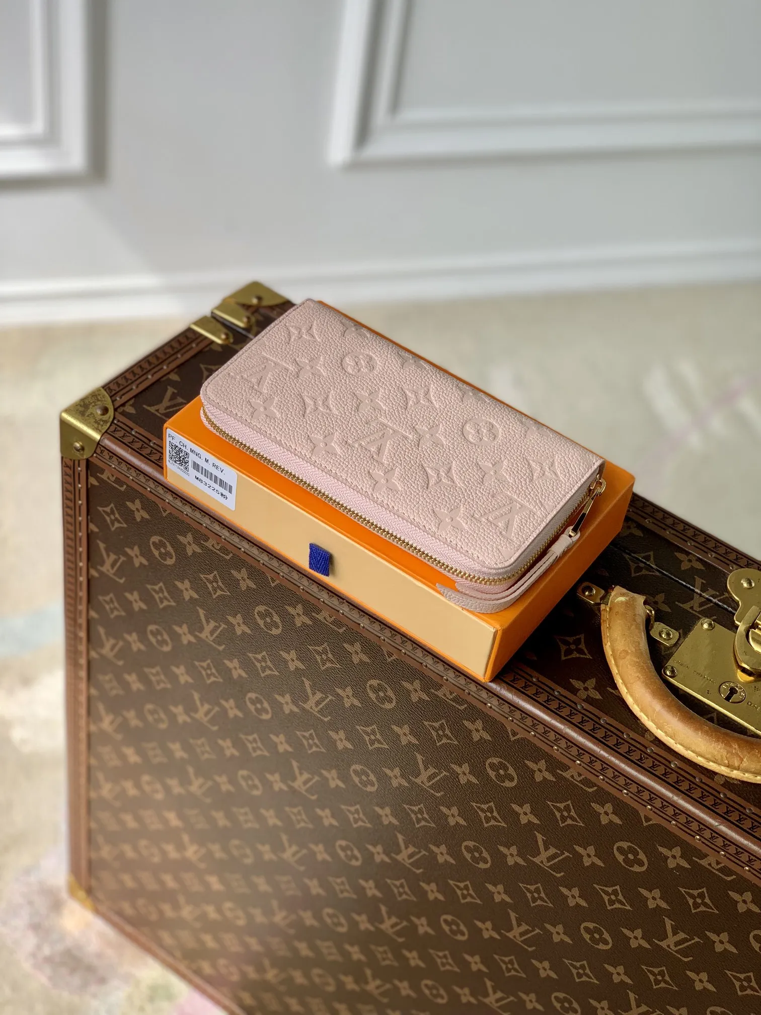 Louis Vuitton Zippy Wallet Pink 19.5cm view 3