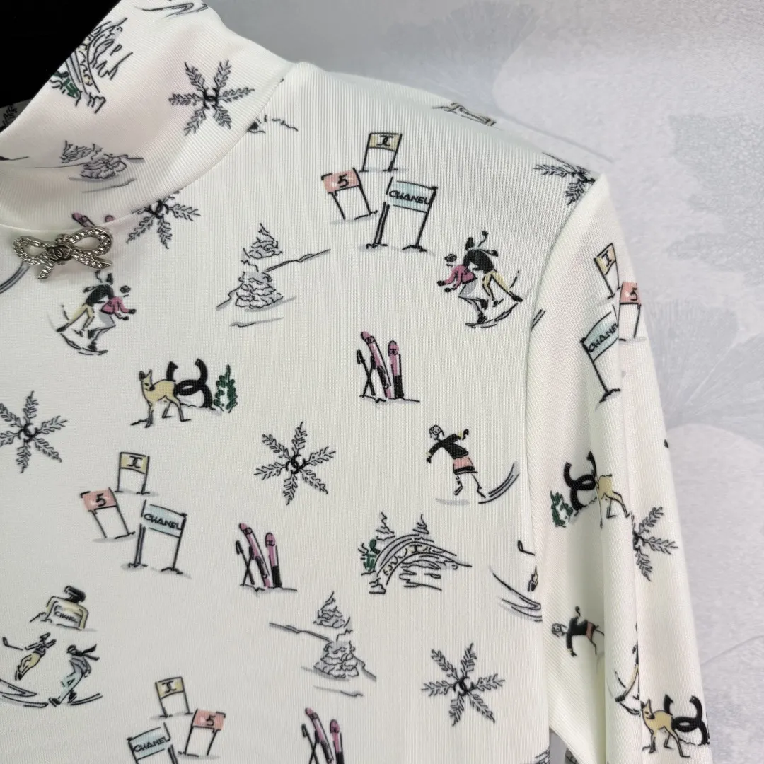 25N Ski Turtleneck Top White view 2